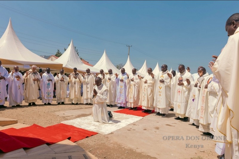 Kenya – Un nuovo sacerdote nella Delegazione di “Nostra Signora del Rosario” -  30308
