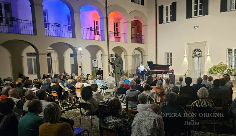 Il bel canto nel cortile del Paterno di Tortona -  30437