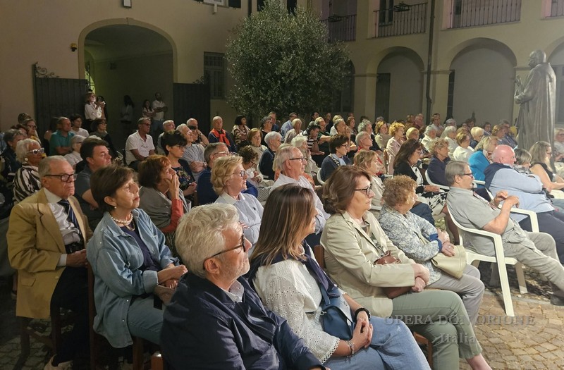Il bel canto nel cortile del Paterno di Tortona -  30438