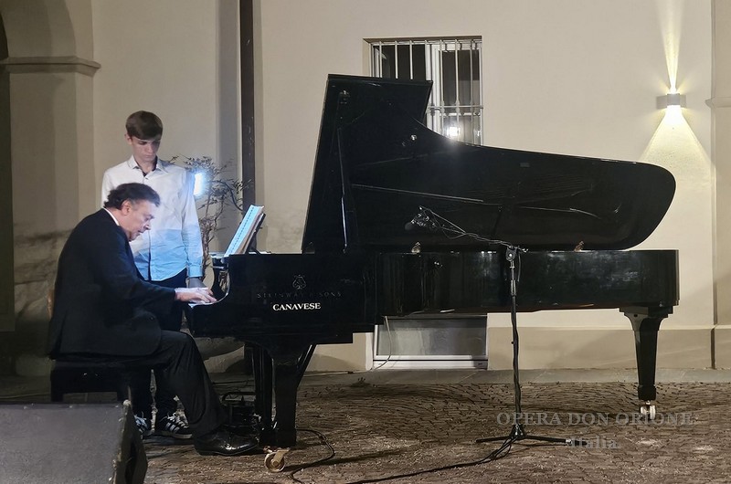 Il bel canto nel cortile del Paterno di Tortona -  30442