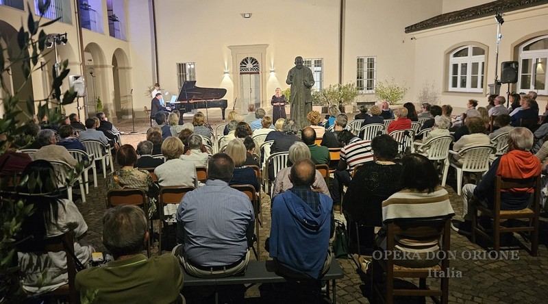Il bel canto nel cortile del Paterno di Tortona -  30443