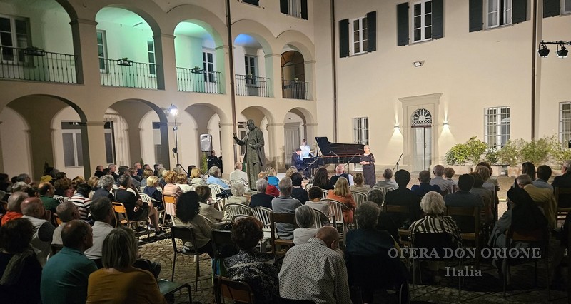 Il bel canto nel cortile del Paterno di Tortona -  30445