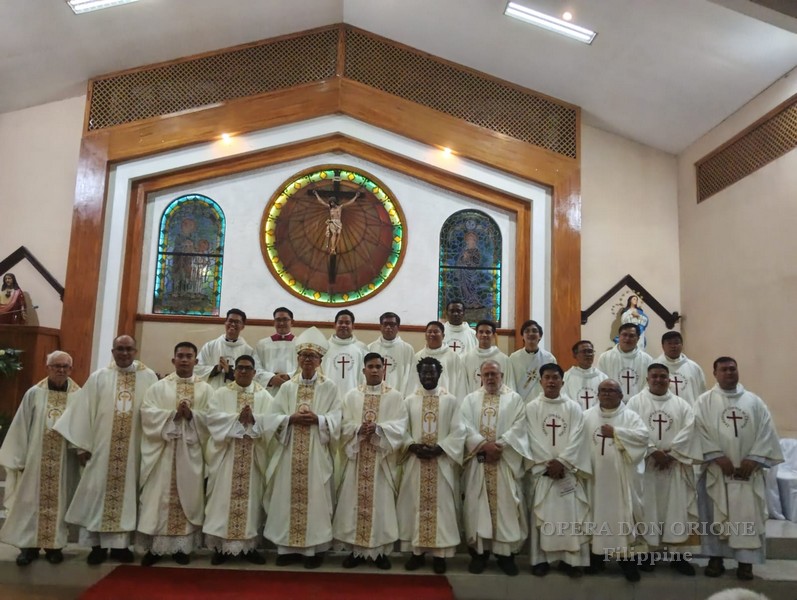 Filippine - Tre nuovi sacerdoti, una sola missione in Cristo -  30518