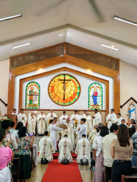 Filippine - Tre nuovi sacerdoti, una sola missione in Cristo -  30519