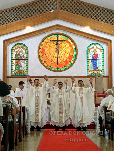 Filippine - Tre nuovi sacerdoti, una sola missione in Cristo -  30521
