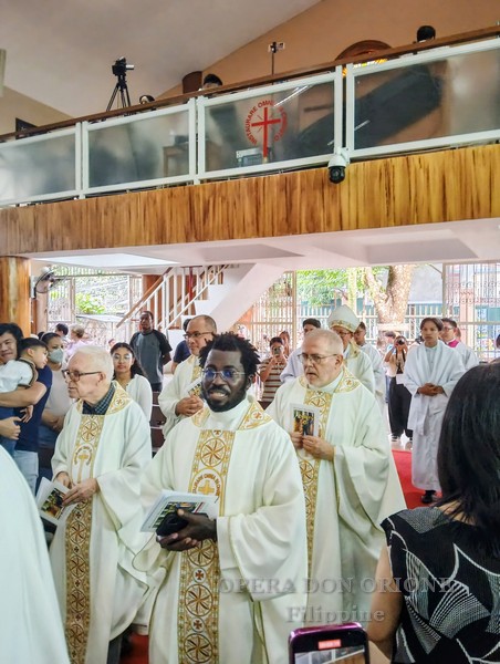 Filippine - Tre nuovi sacerdoti, una sola missione in Cristo -  30522