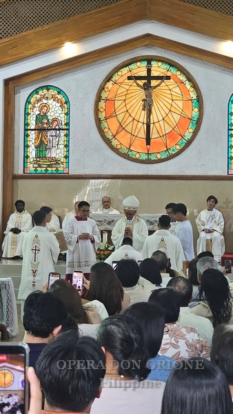 Filippine - Tre nuovi sacerdoti, una sola missione in Cristo -  30526