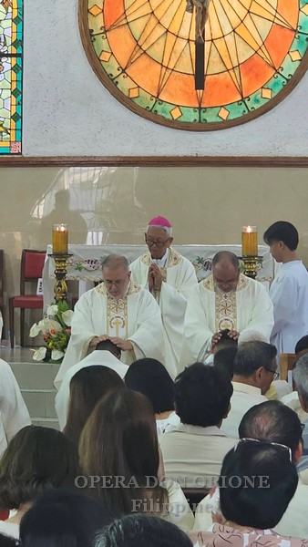 Filippine - Tre nuovi sacerdoti, una sola missione in Cristo -  30527
