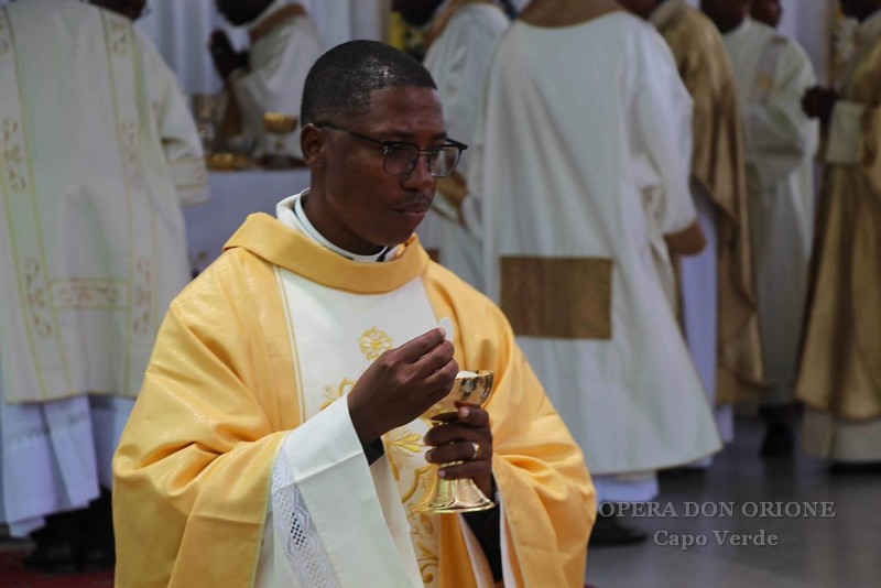 Capo Verde - Igualdino da Silva Tavares ordinato sacerdote -  30543