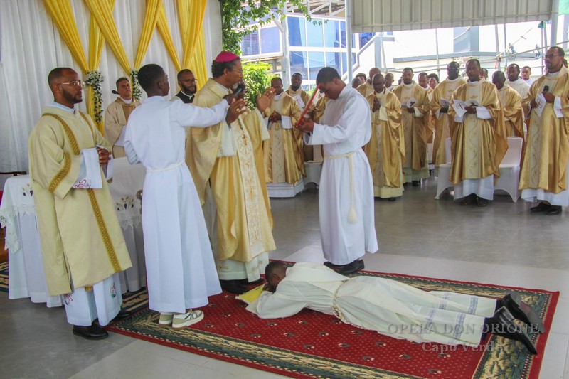 Capo Verde - Igualdino da Silva Tavares ordinato sacerdote -  30544