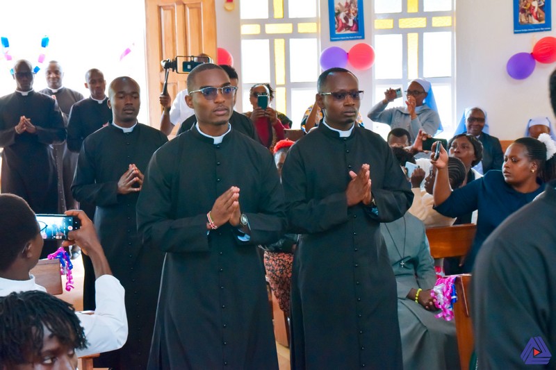 Kenya - Nove novizi emettono la Prima Professione Religiosa a Nairobi -  30648