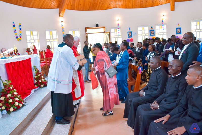Kenya - Nove novizi emettono la Prima Professione Religiosa a Nairobi -  30651