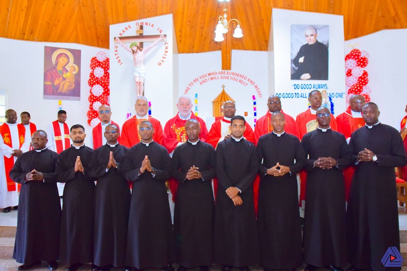Kenya - Nove novizi emettono la Prima Professione Religiosa a Nairobi -  30655