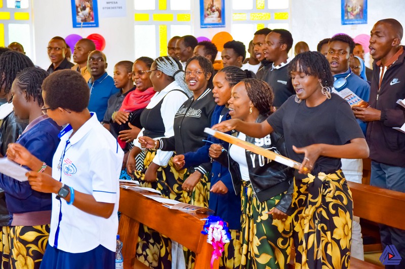 Kenya - Nove novizi emettono la Prima Professione Religiosa a Nairobi -  30663