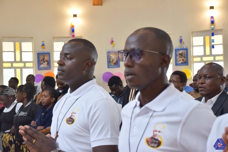 Kenya - Nove novizi emettono la Prima Professione Religiosa a Nairobi -  30669