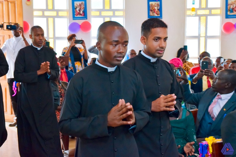 Kenya - Nove novizi emettono la Prima Professione Religiosa a Nairobi -  30673