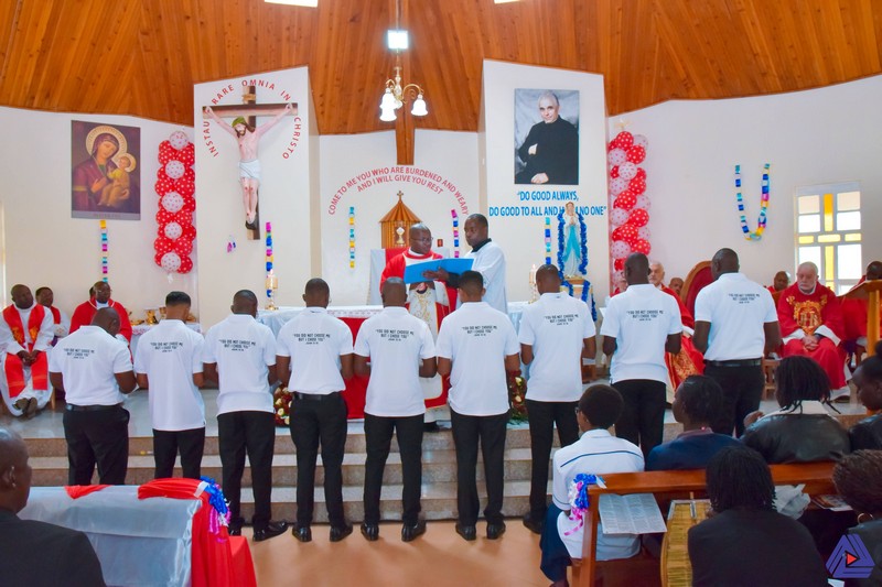 Kenya - Nove novizi emettono la Prima Professione Religiosa a Nairobi -  30681