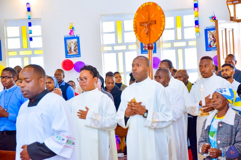 Kenya - Nove novizi emettono la Prima Professione Religiosa a Nairobi -  30688