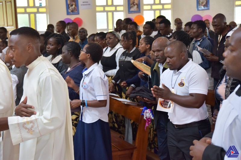 Kenya - Nove novizi emettono la Prima Professione Religiosa a Nairobi -  30690