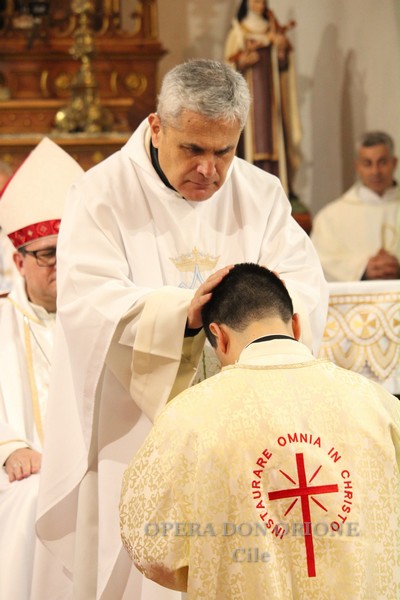 Cile - A Los Angeles ordinato sacerdote Padre Sebastián Vega Selaive  -  30819