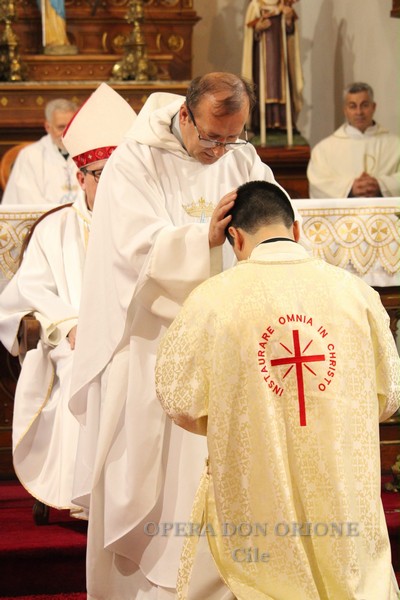 Cile - A Los Angeles ordinato sacerdote Padre Sebastián Vega Selaive  -  30820
