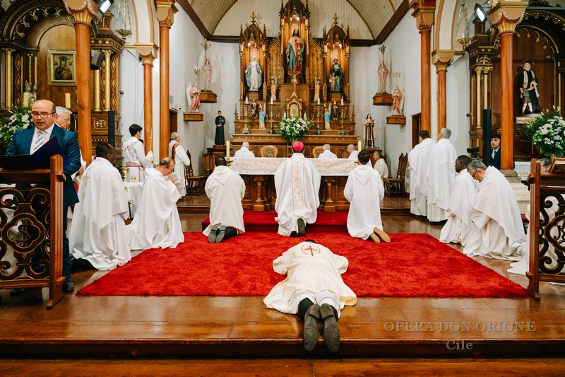 Cile - A Los Angeles ordinato sacerdote Padre Sebastián Vega Selaive  -  30823