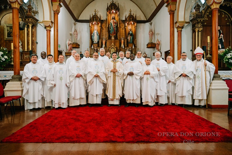 Cile - A Los Angeles ordinato sacerdote Padre Sebastián Vega Selaive  -  30827
