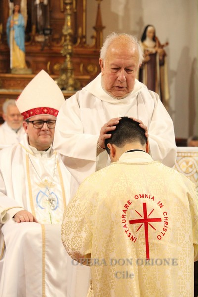 Cile - A Los Angeles ordinato sacerdote Padre Sebastián Vega Selaive  -  30828