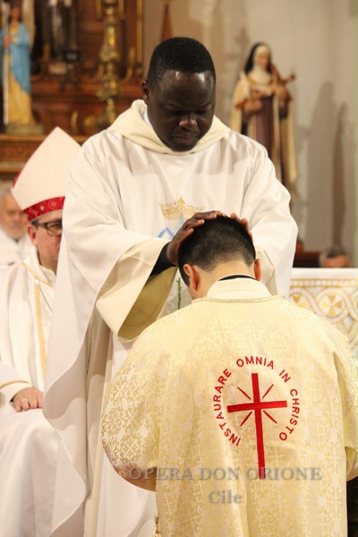 Cile - A Los Angeles ordinato sacerdote Padre Sebastián Vega Selaive  -  30829