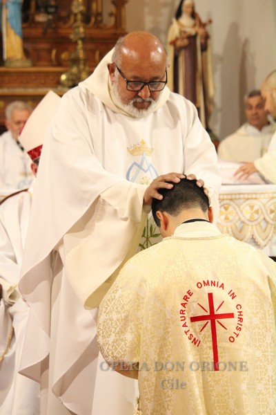 Cile - A Los Angeles ordinato sacerdote Padre Sebastián Vega Selaive  -  30830