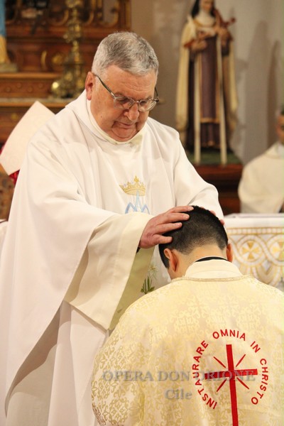 Cile - A Los Angeles ordinato sacerdote Padre Sebastián Vega Selaive  -  30831