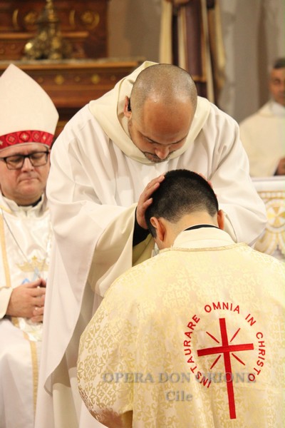 Cile - A Los Angeles ordinato sacerdote Padre Sebastián Vega Selaive  -  30832