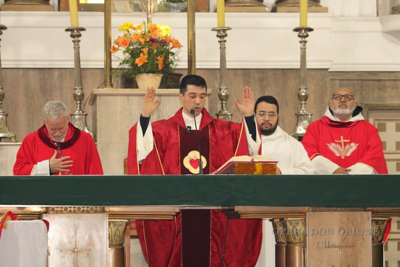 Cile - A Los Angeles ordinato sacerdote Padre Sebastián Vega Selaive  -  30840