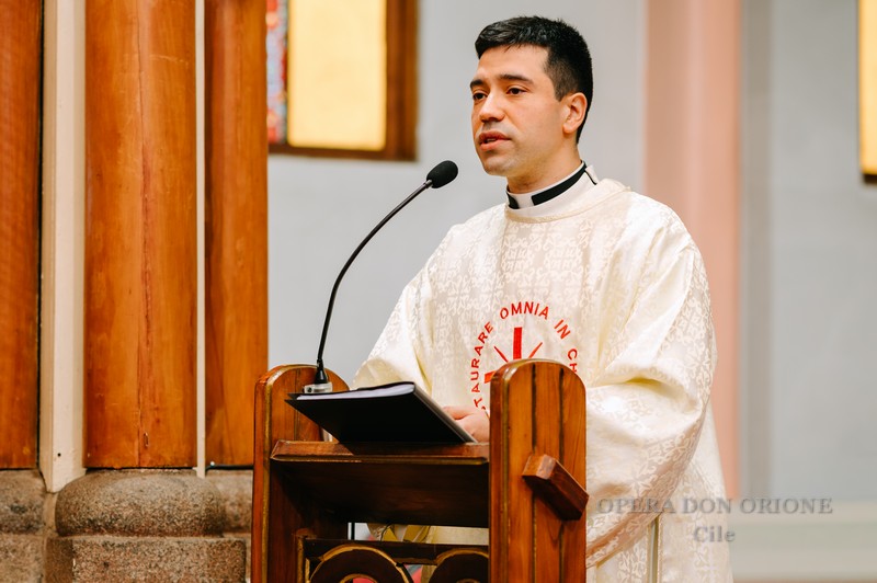 Cile - A Los Angeles ordinato sacerdote Padre Sebastián Vega Selaive  -  30843