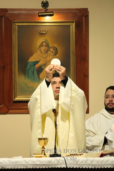 Cile - A Los Angeles ordinato sacerdote Padre Sebastián Vega Selaive  -  30848