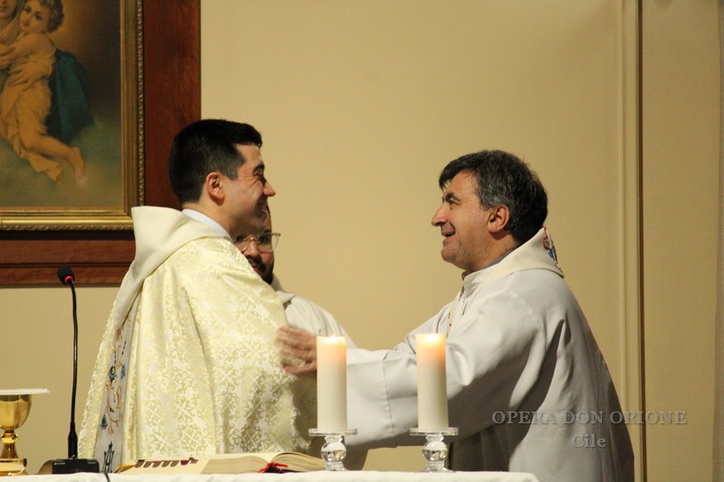 Cile - A Los Angeles ordinato sacerdote Padre Sebastián Vega Selaive  -  30849