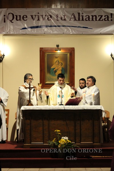 Cile - A Los Angeles ordinato sacerdote Padre Sebastián Vega Selaive  -  30850