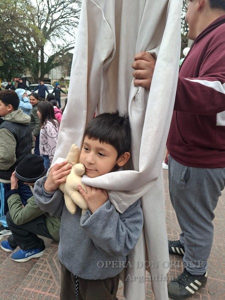 Argentina - “Gesù guarda, chiama e trasforma”. Giovani missionari a Tucumán -  30865