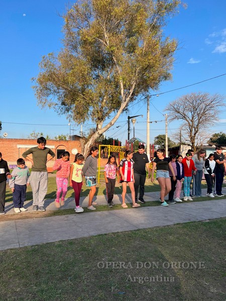 Argentina - “Gesù guarda, chiama e trasforma”. Giovani missionari a Tucumán -  30869