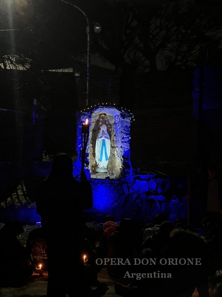 Argentina - “Gesù guarda, chiama e trasforma”. Giovani missionari a Tucumán -  30871