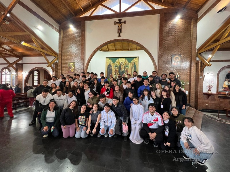 Argentina - “Gesù guarda, chiama e trasforma”. Giovani missionari a Tucumán -  30876