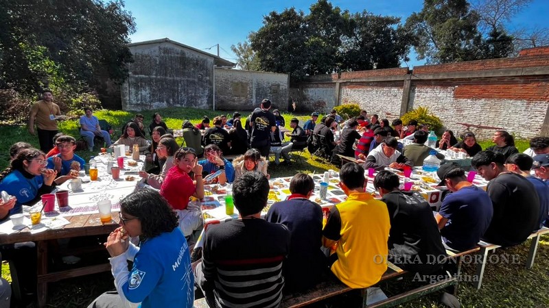 Argentina - “Gesù guarda, chiama e trasforma”. Giovani missionari a Tucumán -  30877