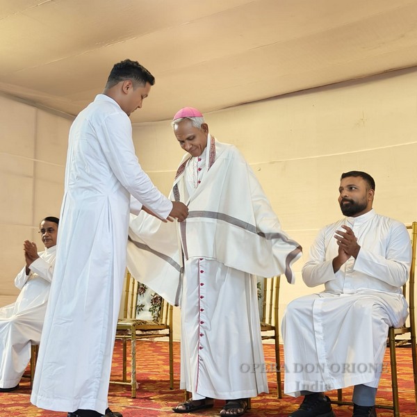 India: A Jamshedpur ordinato diacono Abhay Kujur  -  31174
