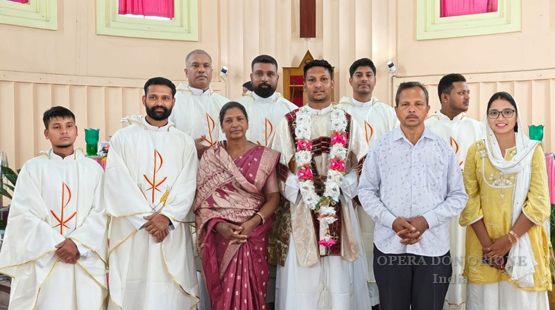 India: A Jamshedpur ordinato diacono Abhay Kujur  -  31176
