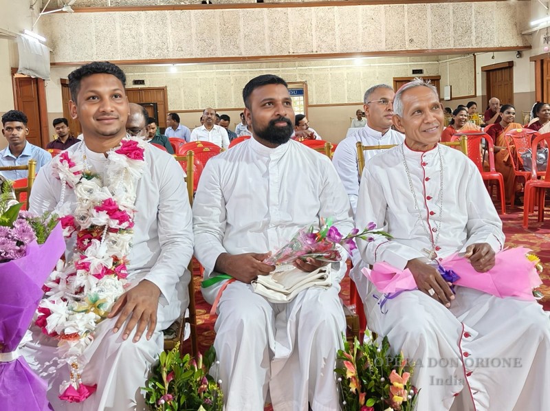 India: A Jamshedpur ordinato diacono Abhay Kujur  -  31179
