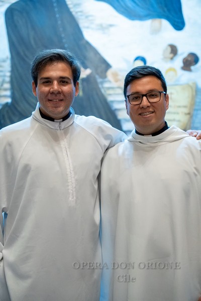 Cile - A Cerrillos il rinnovo dei voti religiosi dei chierici Tomás Lois e Javier Navarrete -  31247