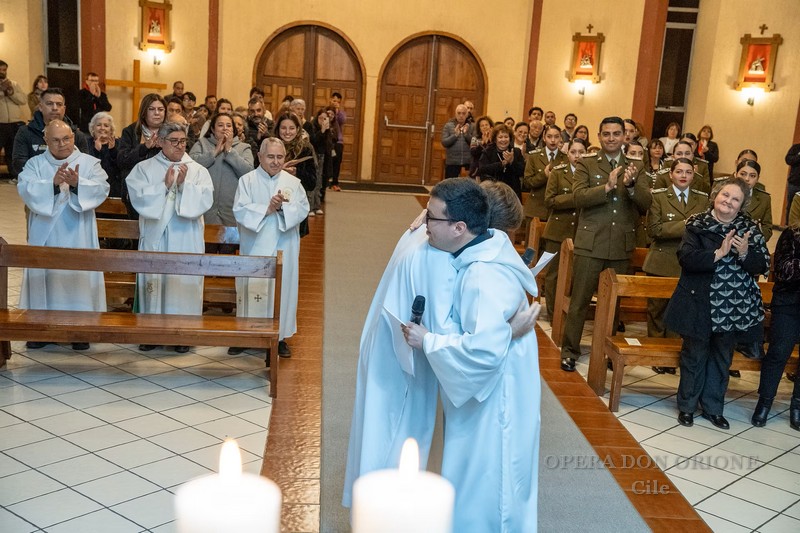 Cile - A Cerrillos il rinnovo dei voti religiosi dei chierici Tomás Lois e Javier Navarrete -  31251