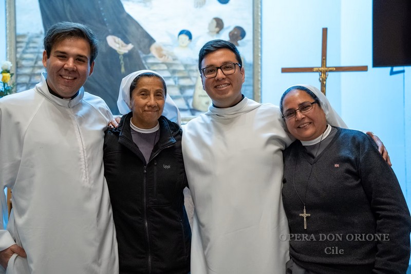 Cile - A Cerrillos il rinnovo dei voti religiosi dei chierici Tomás Lois e Javier Navarrete -  31254