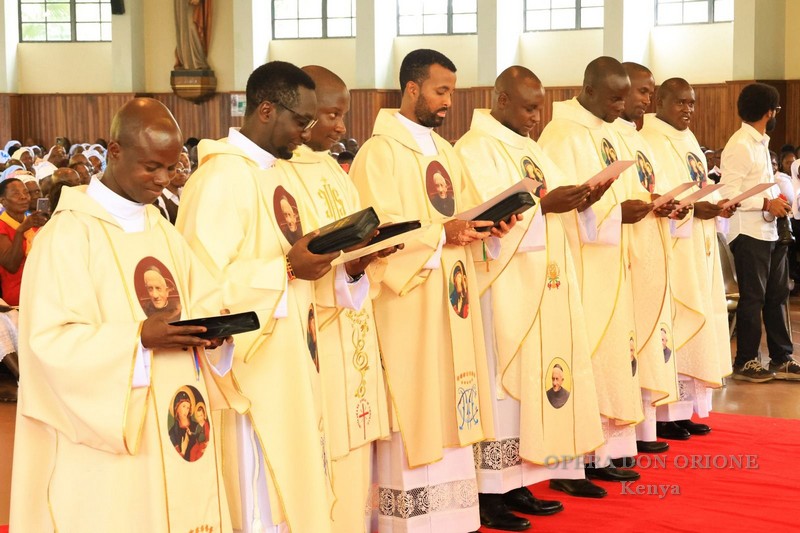 Kenya - L'ordinazione diaconale di Justus Nyabuga  -  31277