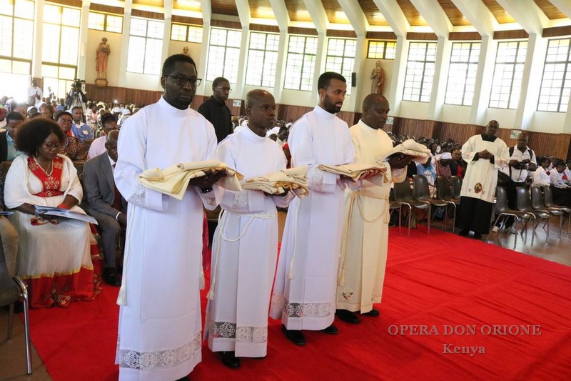 Kenya - L'ordinazione diaconale di Justus Nyabuga  -  31278